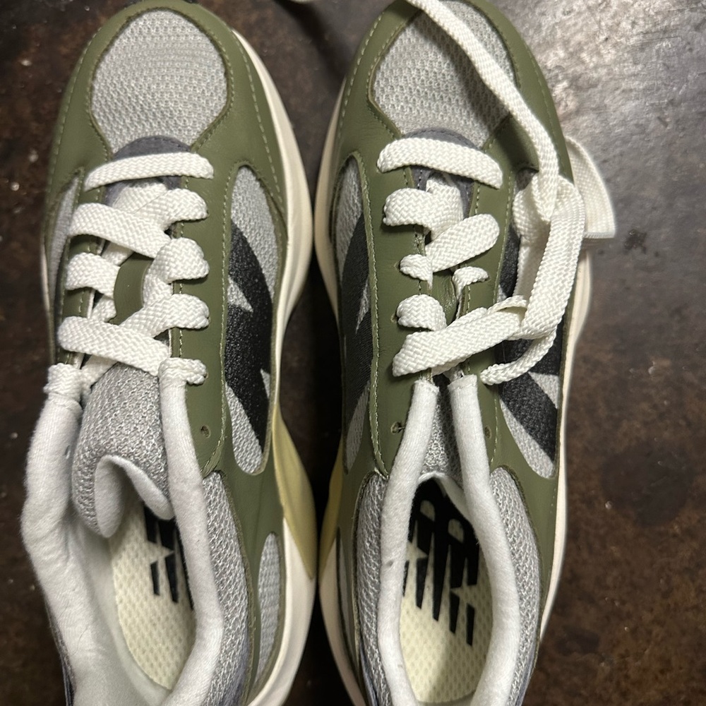 New Balance WRPD in Olive